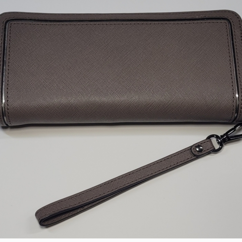 NWT Michael Kors Leather Travel Continental Wallet Wristlet in Taupe - Picture 6 of 10